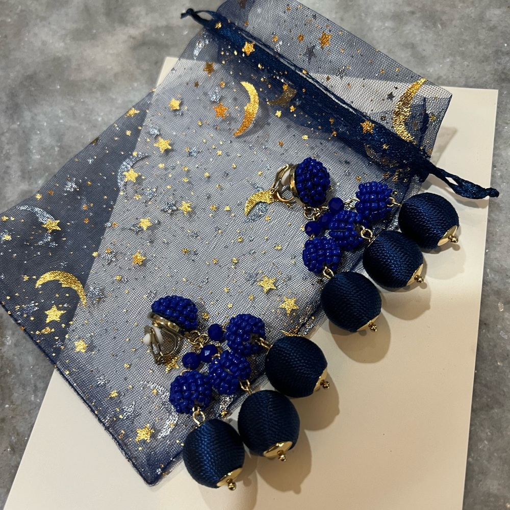 Lilly Pulitzer Clip On Earrings. Midnight and Royal blue. - Picture 4 of 6